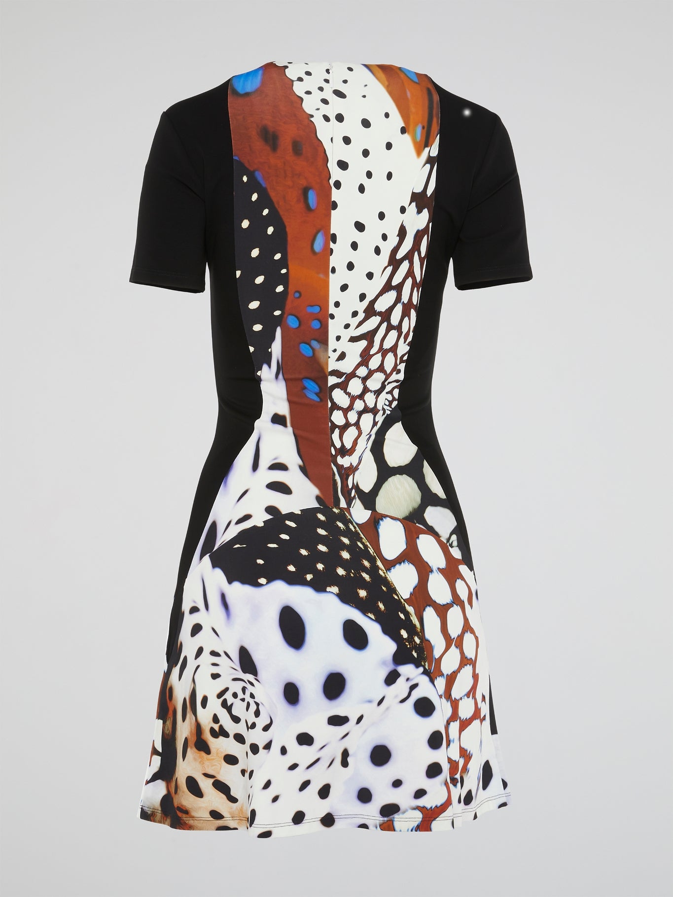 This gorgeous Abstract Print Keyhole Dress by Roberto Cavalli is a stunning addition to any wardrobe. The intricate design and keyhole cutout add a touch of femininity and elegance to this bold piece. You'll turn heads and make a statement wherever you go in this eye-catching dress.