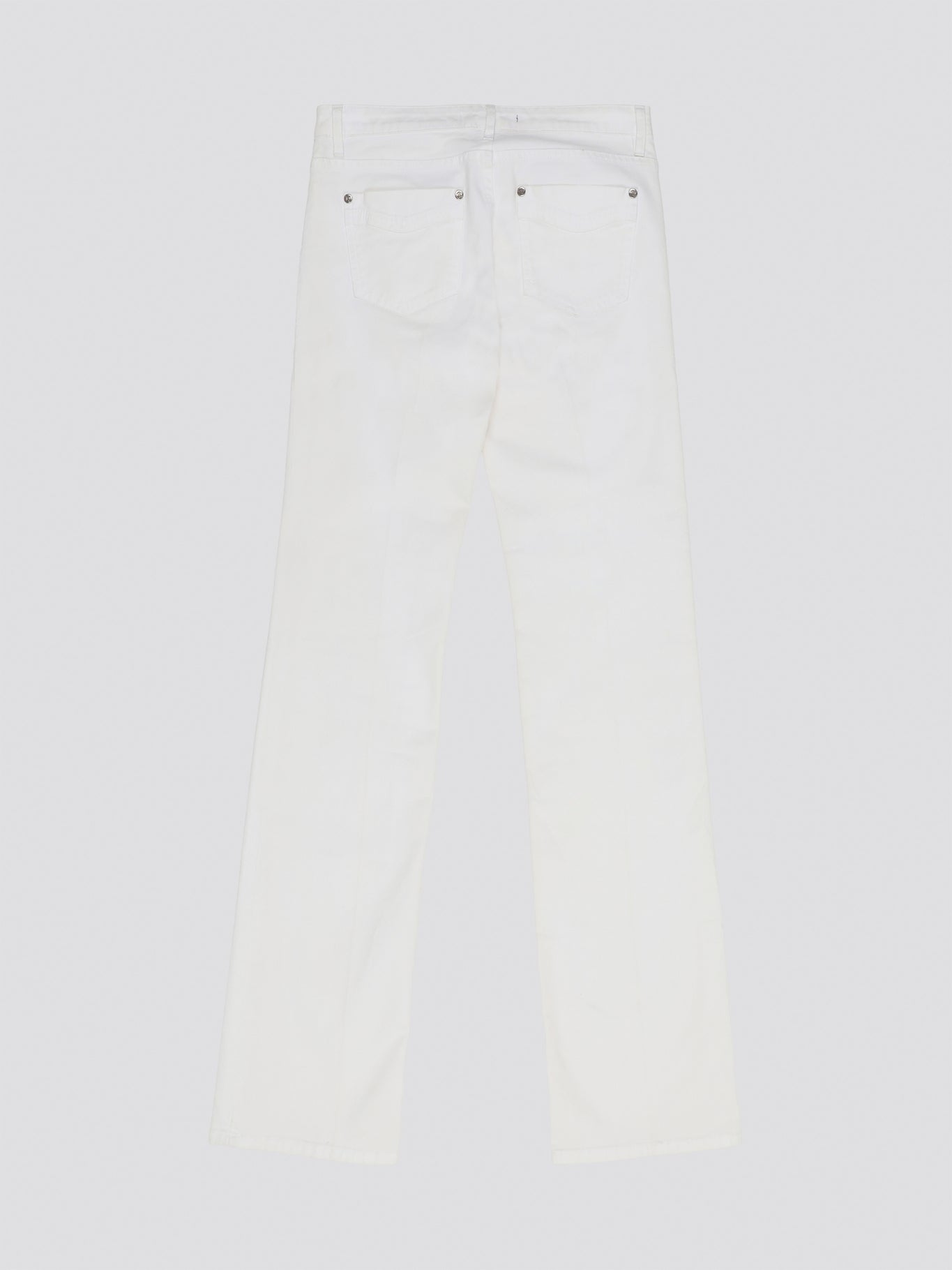 Elevate your denim game with these stunning White Wide Leg Denim Jeans from Roberto Cavalli. Crafted from premium quality denim, these jeans feature a sophisticated wide leg silhouette that exudes elegance and style. Perfect for day or night, these jeans are a versatile must-have addition to your wardrobe.