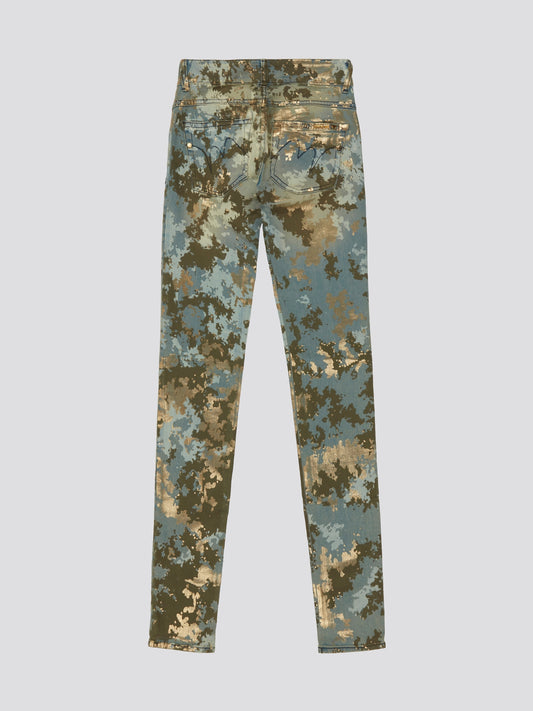 Step into style with our Camo Skinny Fit Denim Jeans from Met Injeans! These jeans are designed to make a statement with their unique camouflage print, while still maintaining a sleek and flattering fit. Perfect for those looking to add a trendy edge to their wardrobe, these jeans are a must-have for any fashion-forward individual.