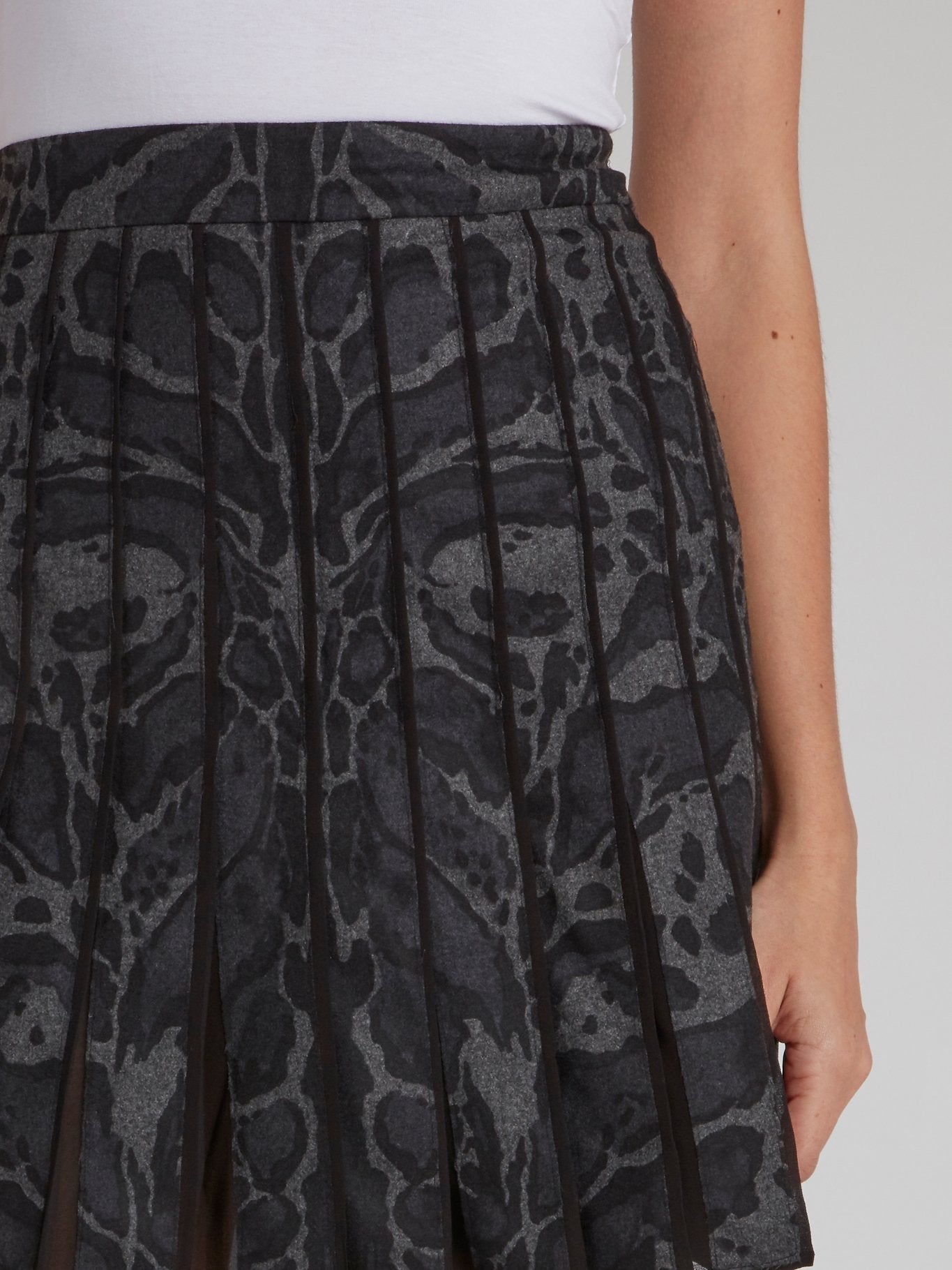 Black Leopard Print Pleated Mini Skirt